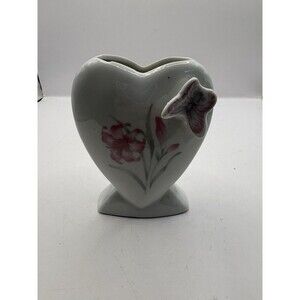 Small Vintage HEART SHAPED PORCELAIN Floral Design VASE - TAIWAN